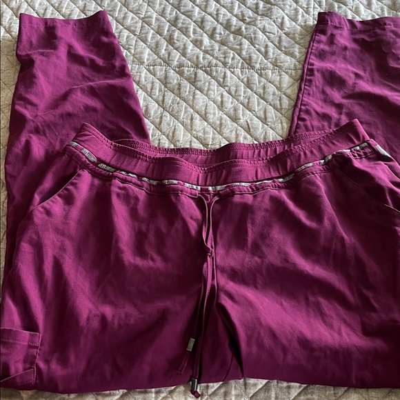 Greys Anatomy Scrub set! - Picture 4 of 6